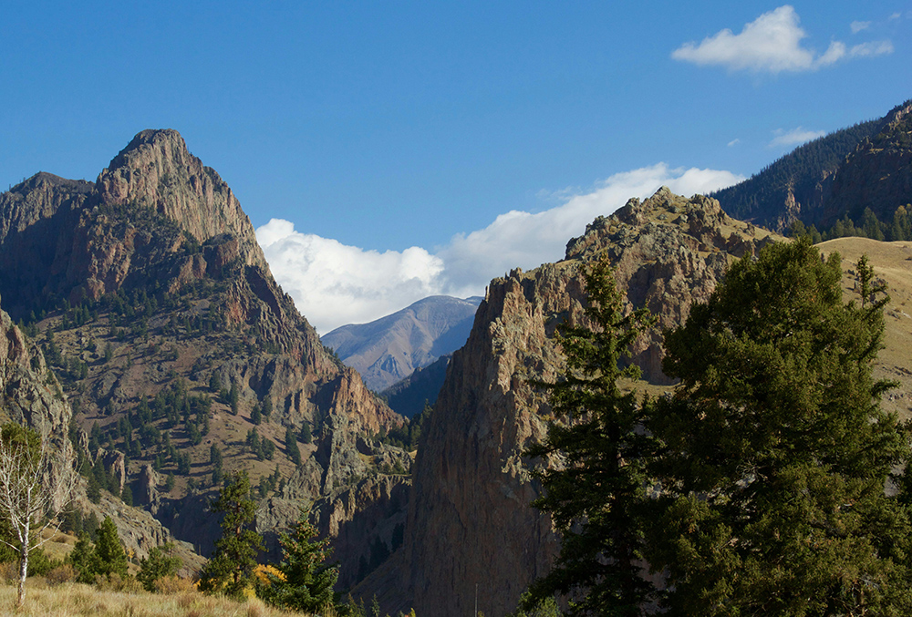 Photo of Rocky Mountains in Creede, Colorado for Applied Worldwide Lifestyle blog "Discover Creede Colorado: A Mountain Town to Experience"