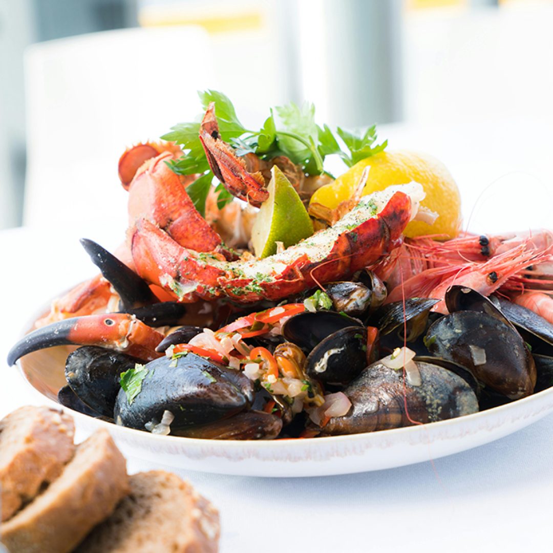 5 Reasons to Serve Seafood at a Dinner Party