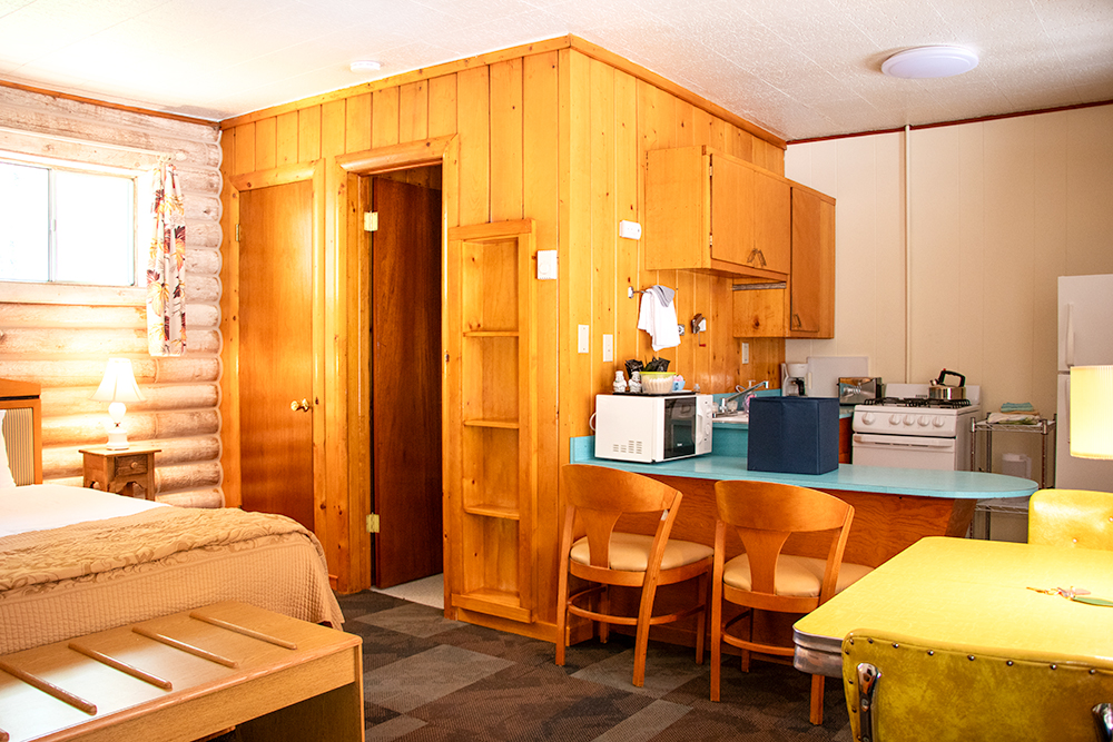 Photo of a king studio unit at Island Acres for Applied Worldwide Lifestyle blog "Island Acres Resort Motel from around the Web"